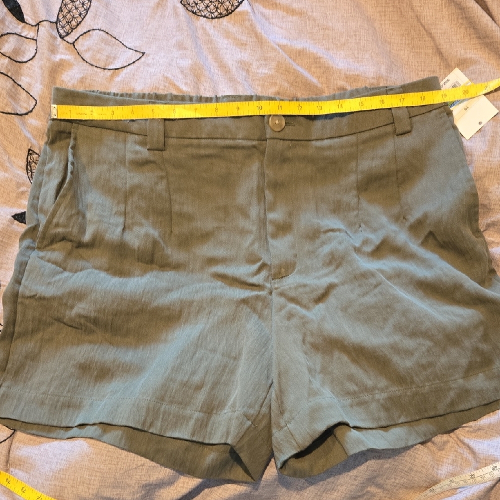 A New Day Green Bermuda Shorts with Tailored Design Women's High Rise